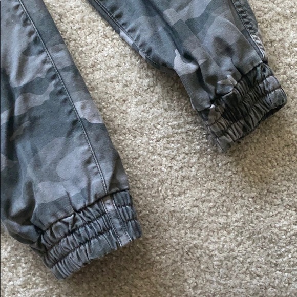 Aritzia TNA Gray Cargo pants - Picture 5 of 7